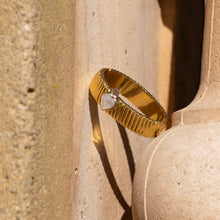 Carregar imagem no visualizador da galeria, Pulseira Frasco Coração Madrepérola Branca