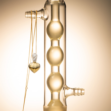 Carregar imagem no visualizador da galeria, Colar Coração Amour Madrepérola Branca