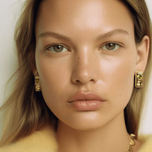 Carregar imagem no visualizador da galeria, Brinco Must Celebrate