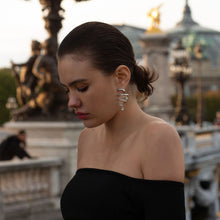 Carregar imagem no visualizador da galeria, Brinco Casulo Topazio