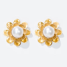 Carregar imagem no visualizador da galeria, Brinco Flor Aroma Pérola