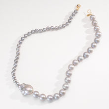 Carregar imagem no visualizador da galeria, Colar Pérola Barroca Cinza