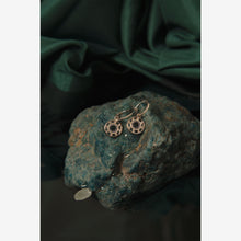 Carregar imagem no visualizador da galeria, Brinco Floating Diamonds