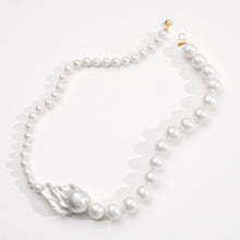 Carregar imagem no visualizador da galeria, Colar Pérola Barroca Branca
